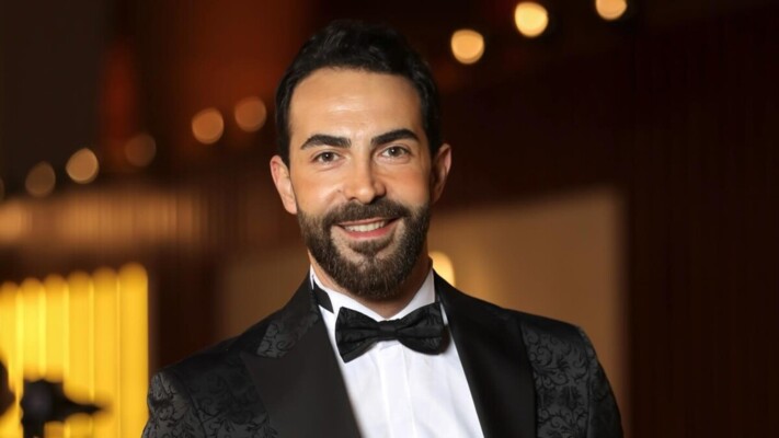 Carlos Azar's role in Liste de mariage success