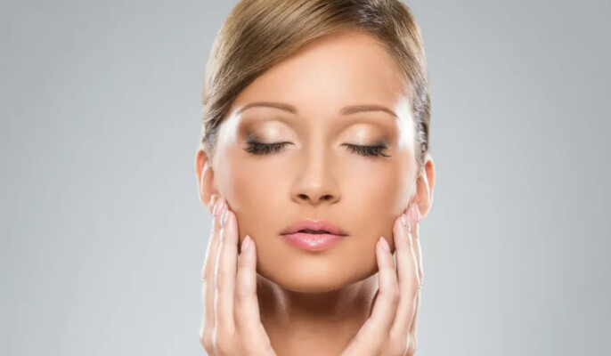 هذا الزيت هو السر الطبيعي لبشرة مشدودة وناعمة!