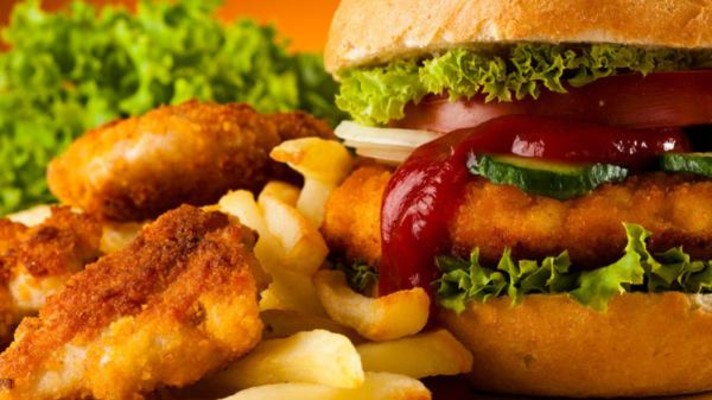 بقايا الطعام في الثلاجة قد تسبب تسمما غذائيا