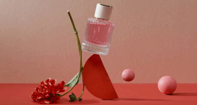 لماذا تفقد العطور رائحتها بسرعة على بعض الأشخاص؟
