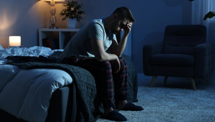 لماذا نفقد التركيز عند قلة النوم؟ دراسة تكشف خطة طوارئ صادمة ينفذها مخك نهاراً!