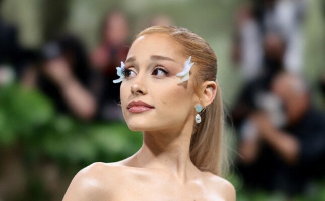 أريانا غراندي تشوّق الجمهور بهذه الطريقة