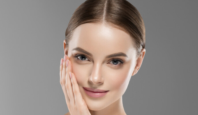 حمض الأزيليك… المكوّن الذكي الذي يعالج الحبوب والتصبغات بلطف