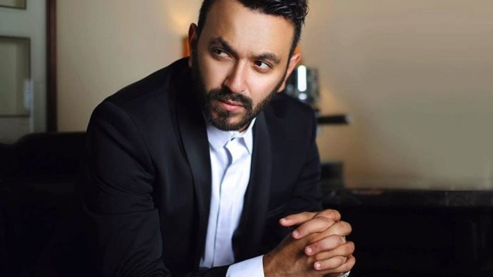 كريم محسن يطلق أغنيتي "قمر" و"مفيش كلام" من ألبومه الجديد "إبن الناس"