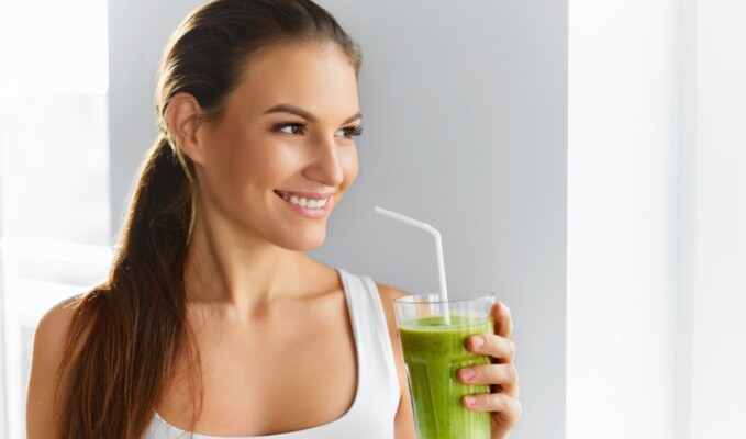 مشروبات يومية… سر بسيط لبشرة أكثر نضارة وإشراقة